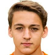 https://img.jingbaotiyu.cn/img/football/player/0d12fff4e6489e57edadc485c2283c56.jpg